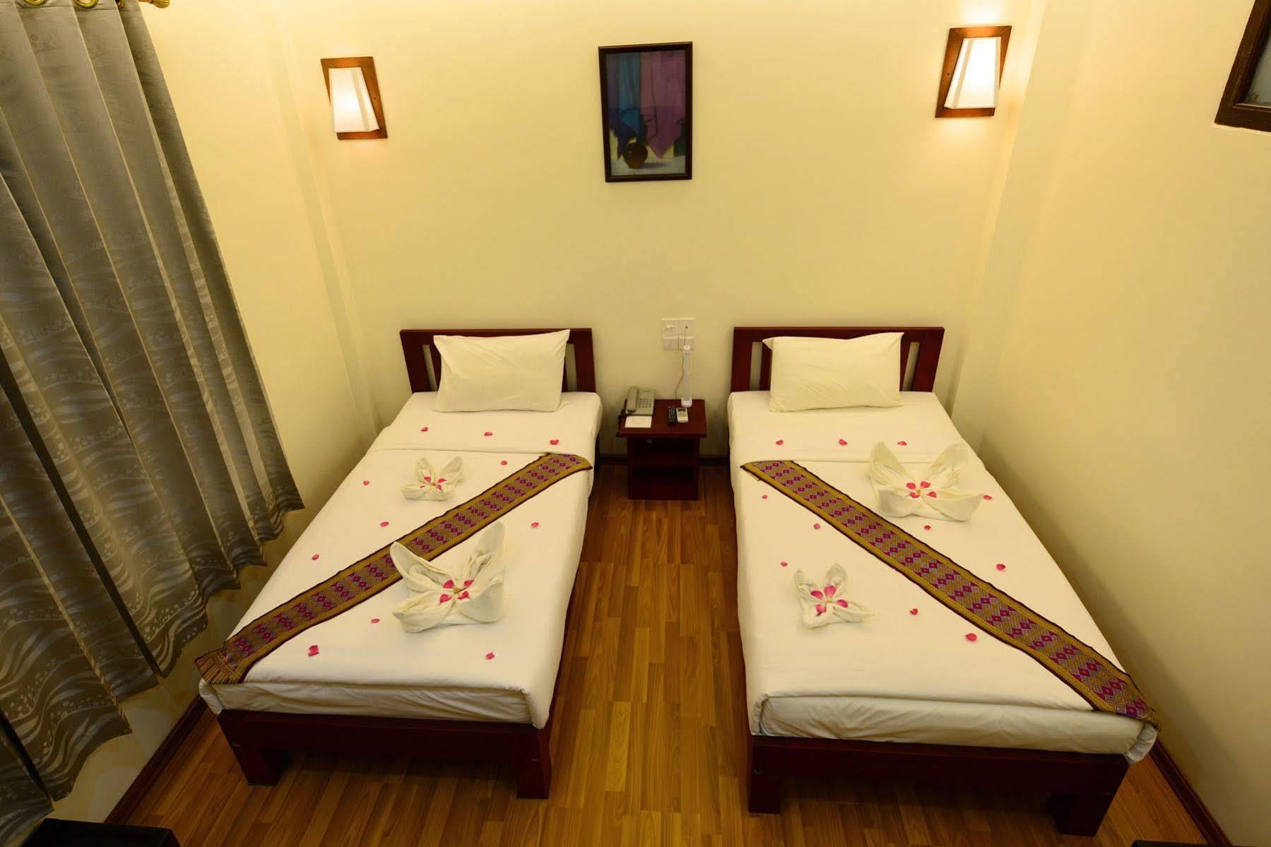 Uct Taunggyi Hotel Exterior photo